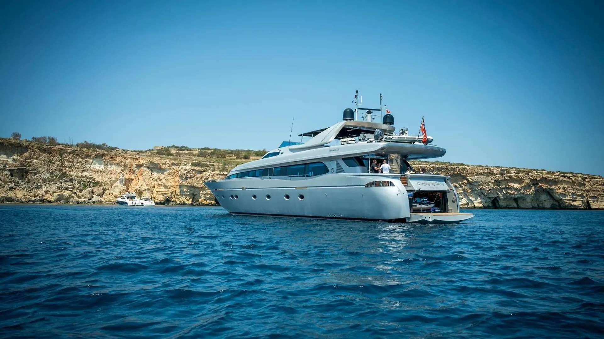Botel Hotel Boatcare Yacht Charters San Ġiljan